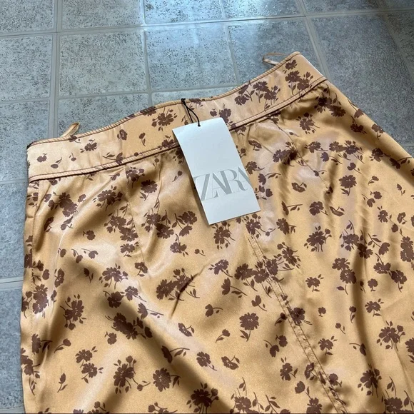 NWT Zara Rose Gold Satin Floral Midi Skirt - Picture 3 of 9